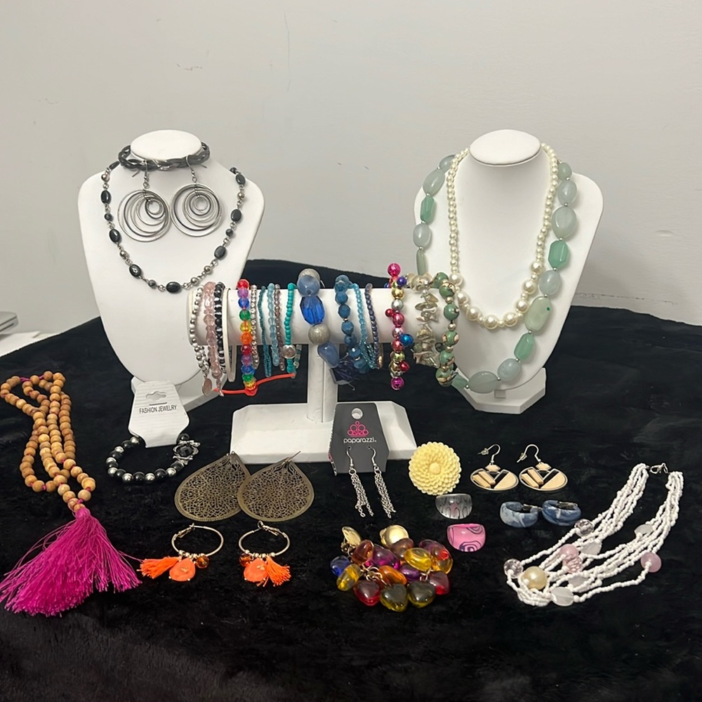 Mixed jewelry lot great condition
